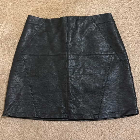 H&M Faux Leather Mini Skirt - Picture 1 of 2